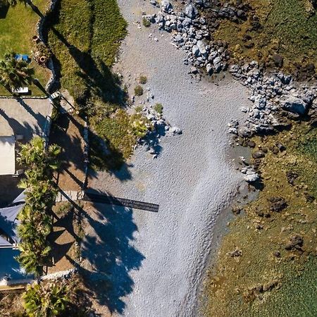 Villa Proto Helidoni - A Cozy Beachfront Villa Petres  エクステリア 写真